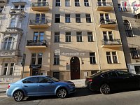 Krásný slunný prostorný byt 2+1 v prvním patře s balkonem v cihlovém domě na Vinohradech - 26