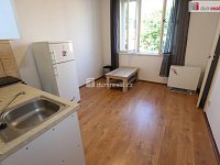 Pěkný útulný byt 2+kk ve druhém patře cihlového domu se zahradou - 10