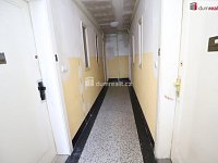 Pěkný útulný byt 2+kk ve druhém patře cihlového domu se zahradou - 16