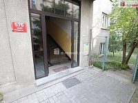 Pěkný útulný byt 2+kk ve druhém patře cihlového domu se zahradou - 18
