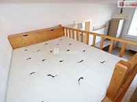 Pěkný útulný byt 2+kk ve druhém patře cihlového domu se zahradou - 5