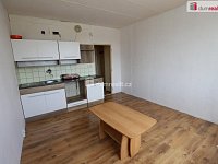Útulná slunná garsonka (1+kk) ve třetím patře panelového domu s výtahem v Tachově - 2