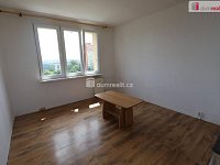 Útulná slunná garsonka (1+kk) ve třetím patře panelového domu s výtahem v Tachově - 5