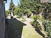Pronájem rodinného domu 5+1 se zahradou, garáží a bazénem  - 10