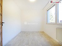 Pronájem rodinného domu 5+1 se zahradou, garáží a bazénem  - 13