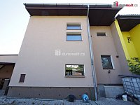 Pronájem rodinného domu 5+1 se zahradou, garáží a bazénem  - 26