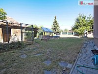 Pronájem rodinného domu 5+1 se zahradou, garáží a bazénem  - 27