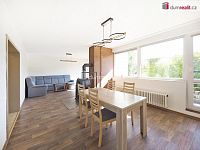 Pronájem rodinného domu 5+1 se zahradou, garáží a bazénem  - 4