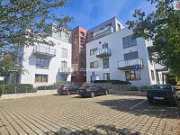 Pronájem 2kk 57m2 + balkon P10 Strašnice Nedvězská novostavba samostatná garáž sklep - 26