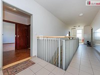 Nadstandardní vyjímečný prostorný byt 4+kk s terasou 99 m2 a dvěma garážemi - Praha Stodůlky - 25