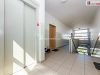Nadstandardní vyjímečný prostorný byt 4+kk s terasou 99 m2 a dvěma garážemi - Praha Stodůlky - 26