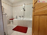 Pronájem RD 6 + 2, balkon, zahrada, garáž, hospod. budova - 12