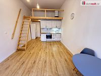 Pronájem bytu 1+kk 42 m2 P5 Smíchov po rekonstrukci loft cihla