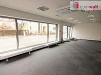 Pronájem komerčních prostor s výlohou a vstupem do ulice, 78 m2, Uherské Hradiště  - 5