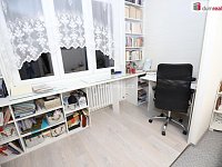 Krásný prostorný slunný byt 3+1 ve čtvrtém patře panelového domu s výtahem - 16