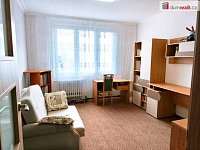 Krásný prostorný slunný byt 3+1 ve čtvrtém patře panelového domu s výtahem - 19