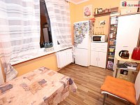 Krásný prostorný slunný byt 3+1 ve čtvrtém patře panelového domu s výtahem - 20