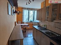 Krásný prostorný slunný byt 3+1 ve čtvrtém patře panelového domu s výtahem - 24