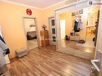 Krásný prostorný slunný byt 3+1 ve čtvrtém patře panelového domu s výtahem - 26
