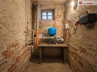 Prostorný rodinný dům 4+1 v Hostovicích, velká zahrada, garáž a výhled na Ústí nad Labem - 17