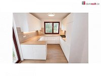 Pronájem novostavby, 168 m2 + terasy a balkon, garáž, pozemek 402 m2, Praha 9 - Dolní Chabry - 14