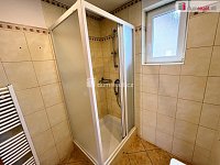 Prodej rodinného domu 7+1 s garáží a zahradou v Polešovicích  - 12