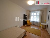 Pronájem pokoje 20 m2 P2 Vinohrady zařízený po rekonstrukci šatna - 3