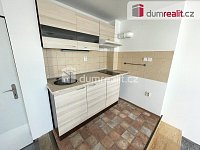 Pronájem bytu 1+kk 32 m2 P5 Smíchov nezařízený po rekonstrukci cihla podkroví - 2