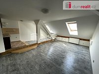 Pronájem bytu 1+kk 32 m2 P5 Smíchov nezařízený po rekonstrukci cihla podkroví - 4