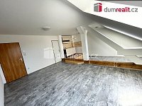Pronájem bytu 1+kk 32 m2 P5 Smíchov nezařízený po rekonstrukci cihla podkroví - 5
