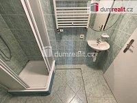 Pronájem bytu 1+kk 32 m2 P5 Smíchov nezařízený po rekonstrukci cihla podkroví - 6