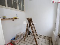 Prostorný slunný byt 4+1 ve třetím patře secesní cihlové budovy v centru Karlových Varů - 16