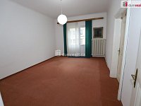 Prostorný slunný byt 4+1 ve třetím patře secesní cihlové budovy v centru Karlových Varů - 8