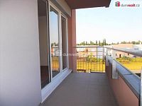 pronájem 2kk 63m2 s balkonem 11m2 P9 Letňany Hlučkova novostavba částečně zařízen garážové stání sklep