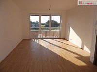 pronájem 2kk 63m2 s balkonem 11m2 P9 Letňany Hlučkova novostavba částečně zařízen garážové stání sklep - 4