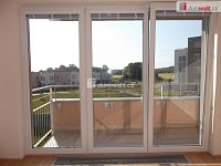 pronájem 2kk 63m2 s balkonem 11m2 P9 Letňany Hlučkova novostavba částečně zařízen garážové stání sklep - 8