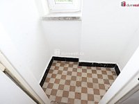 Udržovaný byt 2+1 ve druhém patře cihlové budovy v Ostrově - 11