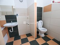 Udržovaný byt 2+1 ve druhém patře cihlové budovy v Ostrově - 14