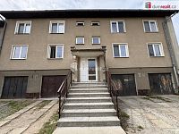 pronájem revitalizovaného bytu s balkónem, garáží a parkovacím místem před domem Milín