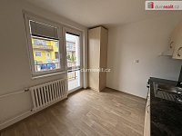 pronájem revitalizovaného bytu s balkónem, garáží a parkovacím místem před domem Milín - 12