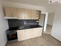 pronájem revitalizovaného bytu s balkónem, garáží a parkovacím místem před domem Milín - 3