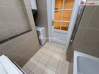 Pronájem bytu 2+kk 43 m2 P7 Holečovice po rekonstrukci zařízený cihla výtah - 7