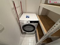 Pronájem bytu 2+kk 43 m2 P7 Holečovice po rekonstrukci zařízený cihla výtah - 9