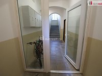Krásný útulný byt 1+1 v přízemí cihlového domu s terasou - 14