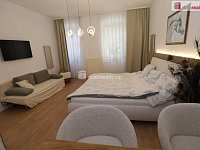 Krásný útulný byt 1+1 v přízemí cihlového domu s terasou - 3