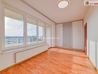 Nadstandardní vyjímečný prostorný byt 4+kk s terasou 99 m2 a dvěma garážemi - Praha Stodůlky - 8