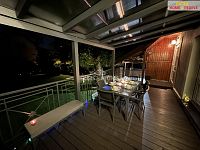 prodej RD v dispozici 6+3, 159 m2 + terasa 25 m2, ul. Hálkova, Řevnice - noční pohled terasa