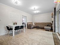 prodej RD v dispozici 6+3, 159 m2 + terasa 25 m2, ul. Hálkova, Řevnice - pokoj přízemí