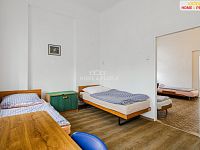 Prodej komerční vily s restaurací - 18