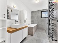 Prodej bytu 4+kk se zahradou a garáží, Koloděje - 18